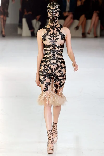 Look 18
